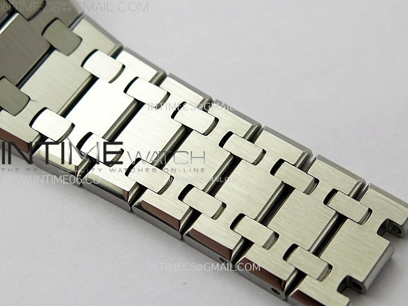 lady-royal-oak-33mm-67651-ss-zf-1-1-best-edition-white-textured-dial-on-ss-bracelet-ronda-quartz (5).jpg