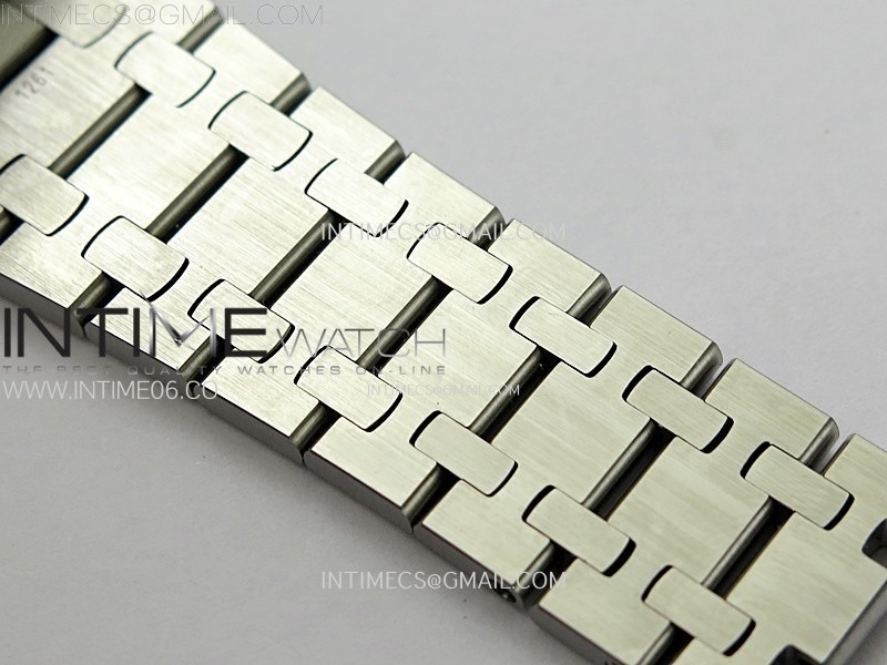 lady-royal-oak-33mm-67651-diamonds-ss-zf-1-1-best-edition-black-textured-dial-on-ss-bracelet-ronda-quartz (6).jpg