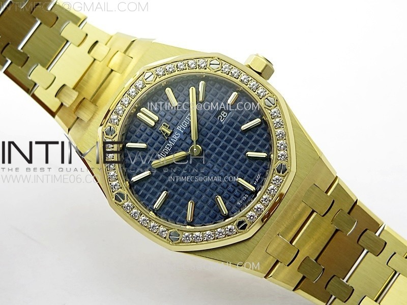 lady-royal-oak-33mm-67651-diamonds-bezel-yg-zf-1-1-best-edition-blue-textured-dial-on-yg-bracelet-ronda-quartz (1).jpg