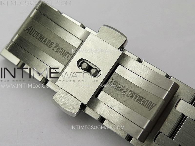 royal-oak-offshore-diver-15703-apsf-1-1-best-edition-black-dial-on-ss-bracelet-sa3120-super-clone (8).jpg