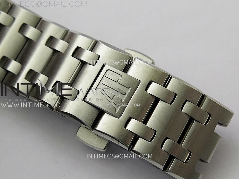 royal-oak-offshore-diver-15710-apsf-1-1-best-edition-black-dial-on-ss-bracelet-sa3120-super-clone (7).jpg