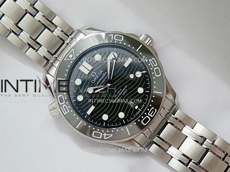 seamaster-diver-300m-green-ceramic-bezel-v4-vsf-11-best-edition-green-dial-on-ss-bracelet-super-clone-asian-8800 (1).jpg