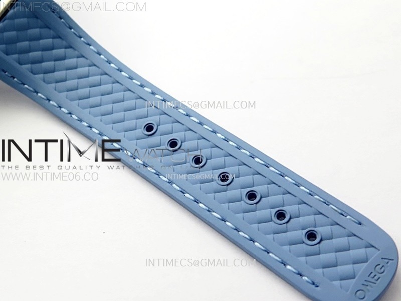 aqua-terra-gmt-worldtimer-43mm-vsf-1-1-best-edition-summer-blue-dial-on-blue-rubber-strap-a8938-super-clone (7).jpg